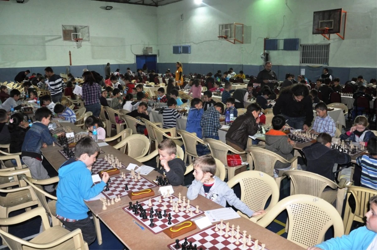 23 Nisan Satranç Turnuvası\'na 300 Sporcu Katıldı