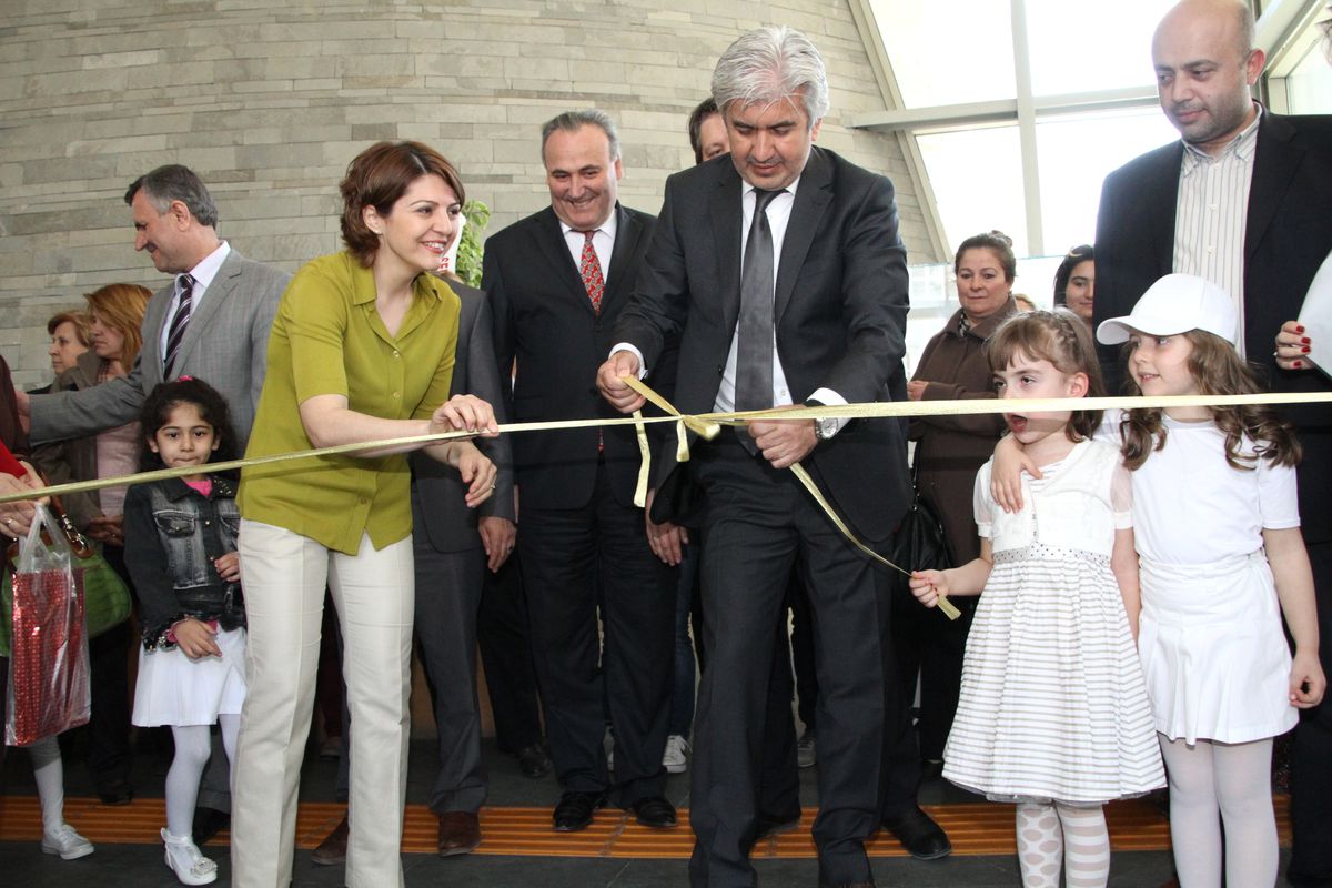 5 Yaşında İlk Sergisini Açtı