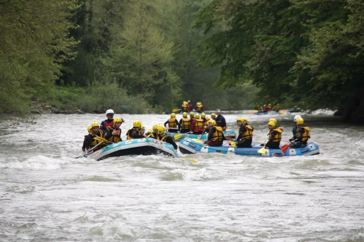 AK Parti Gençlik Kollarından Rafting Şöleni