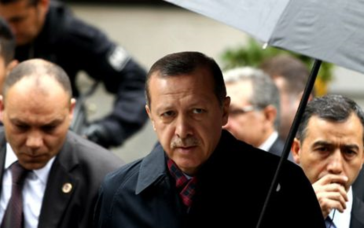 Başbakan Erdoğan Anne ve Babasının Mezarını Ziyaret Etti