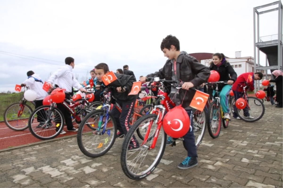 Başkan Bakırcı Öğrencilere Bisiklet Hediye Etti