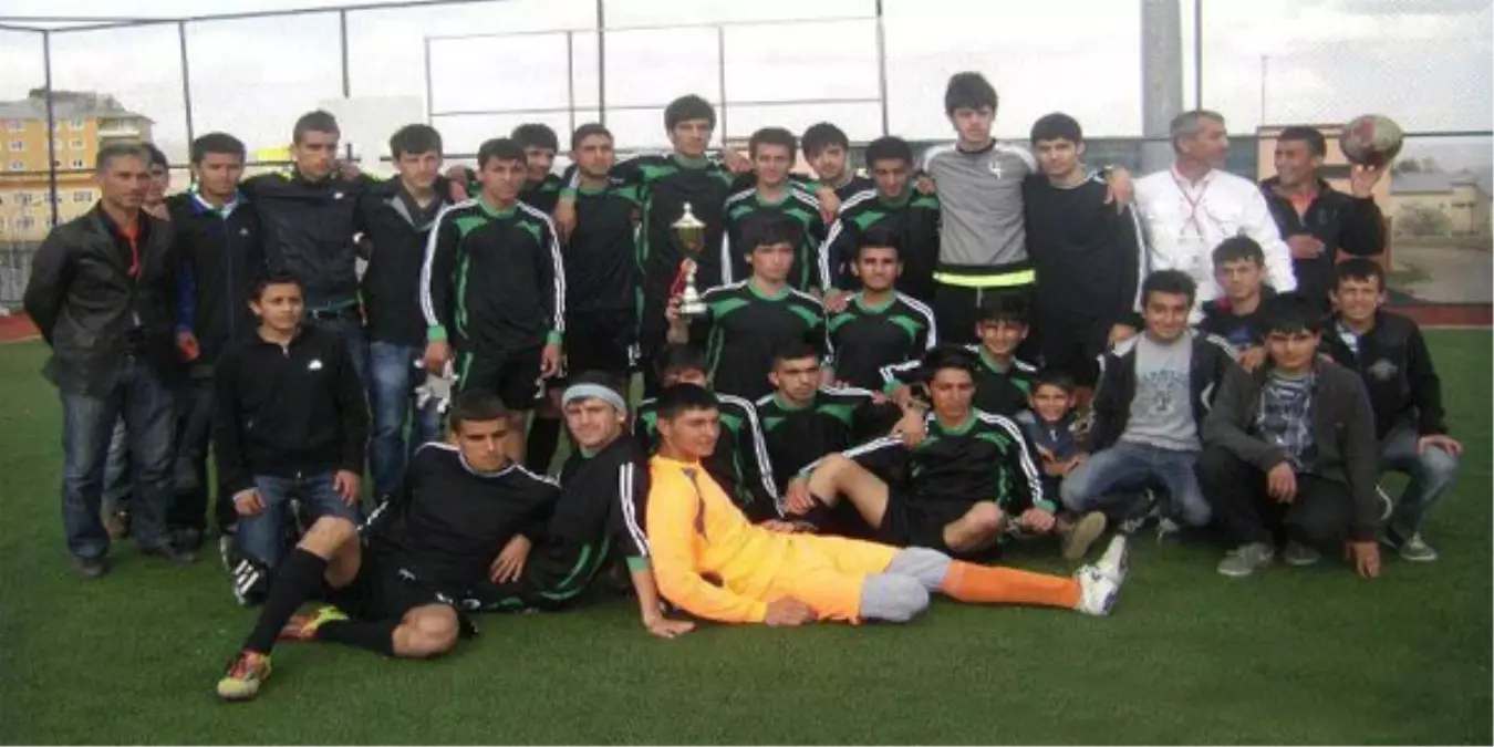 Belediye Bingölspor U-19 Şampiyonu Oldu