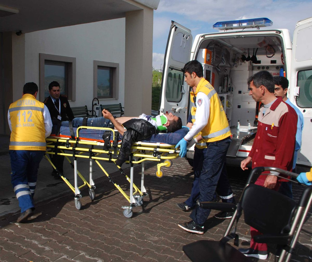Besni\'de Trafik Kazası: 4 Yaralı