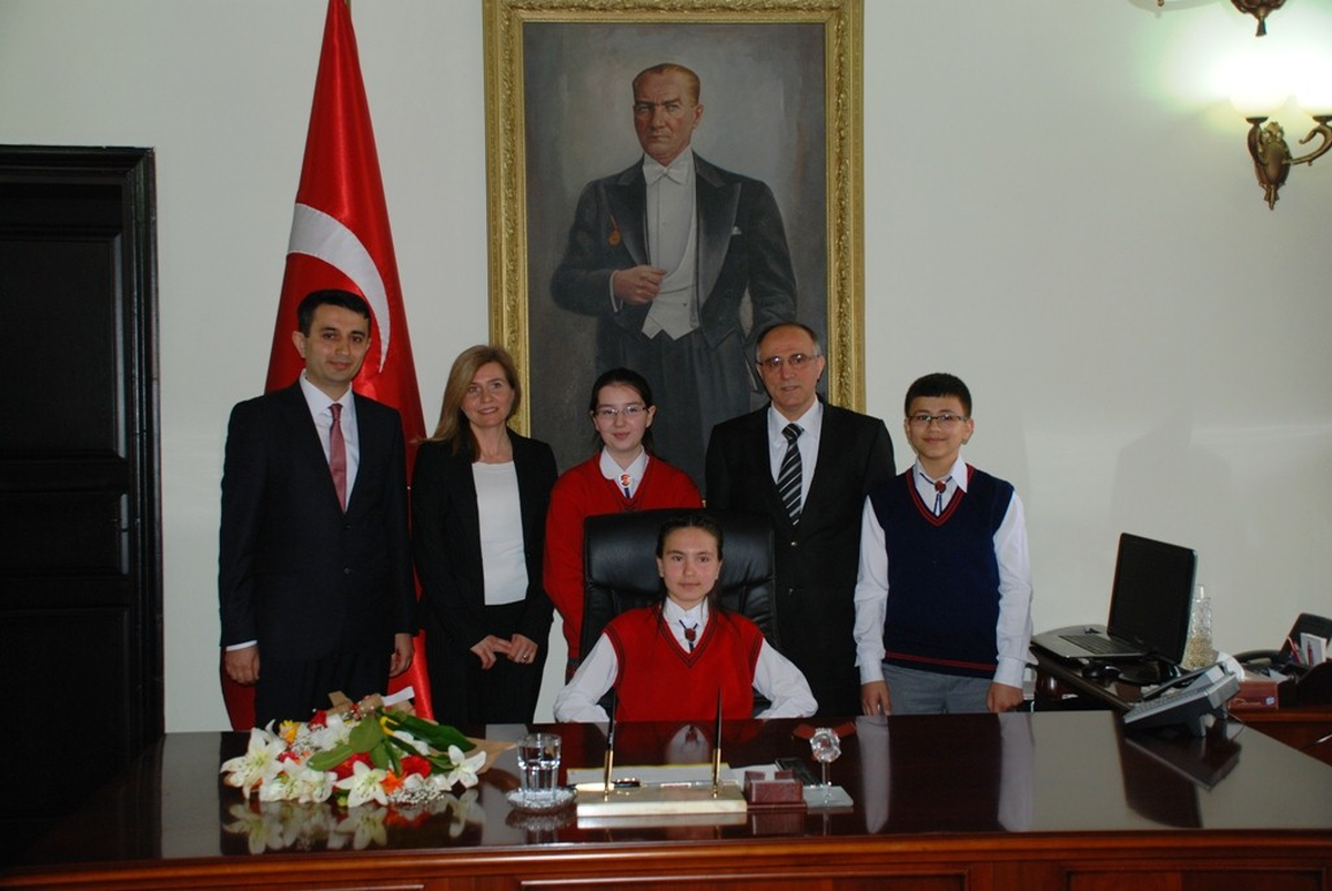 Bolu\'da Yeni Vali Koltuğa Oturdu