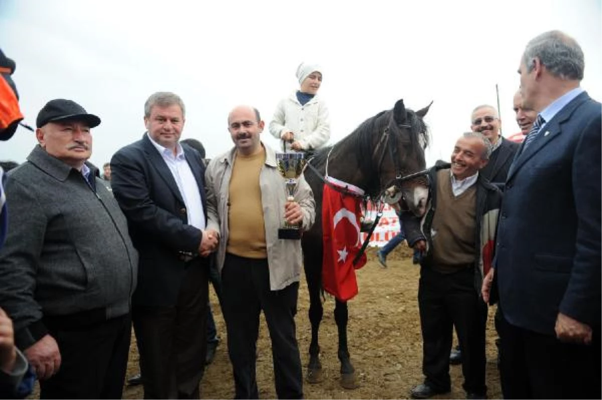 Bursa\'da Rahvan At Yarışlarına Büyük İlgi