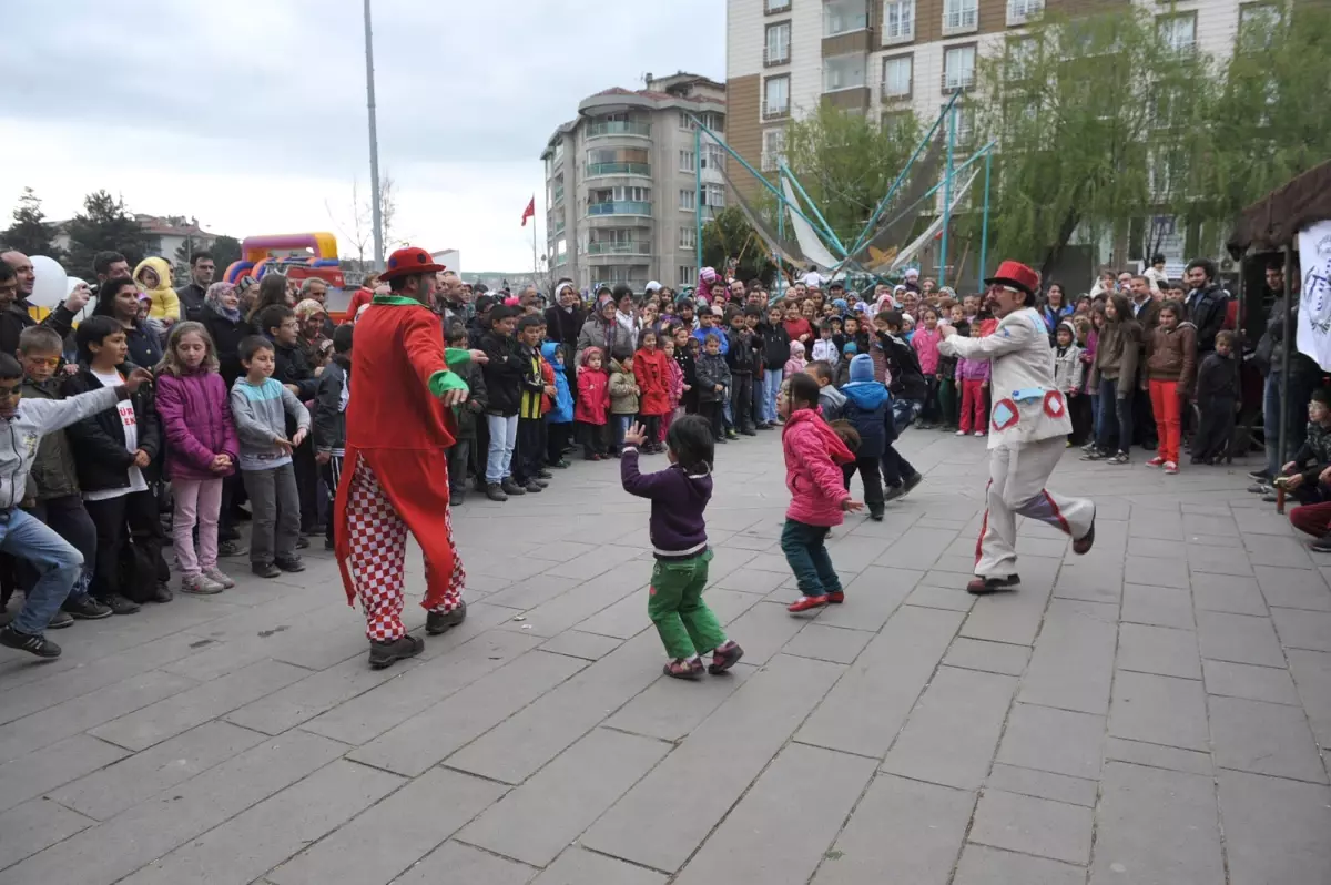 Çocuklar Festivalde Hem Yarıştı Hem Eğlendi