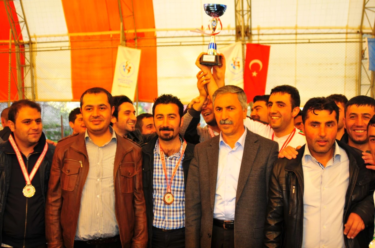 Hizan\'da Kurumlar Arası Futbol Turnuvası Sona Erdi