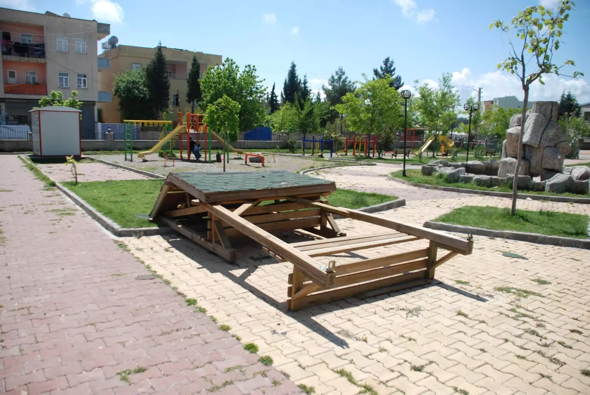 Kahta\'da Parklar Tahrip Ediliyor