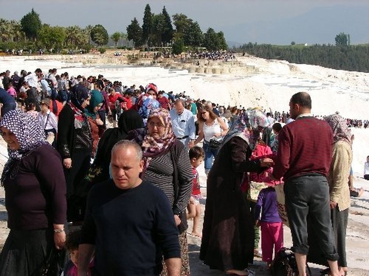 Pamukkale\'yi Bir Günde 20 Bin Kişi Ziyaret Etti