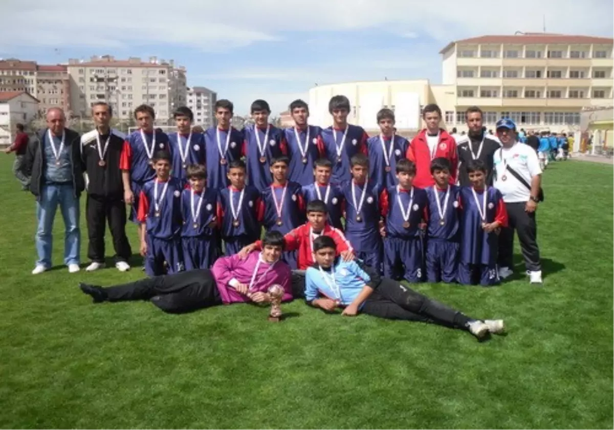 Salihli Belediyespor U-15 Takımı Türkiye 3.\'sü Oldu