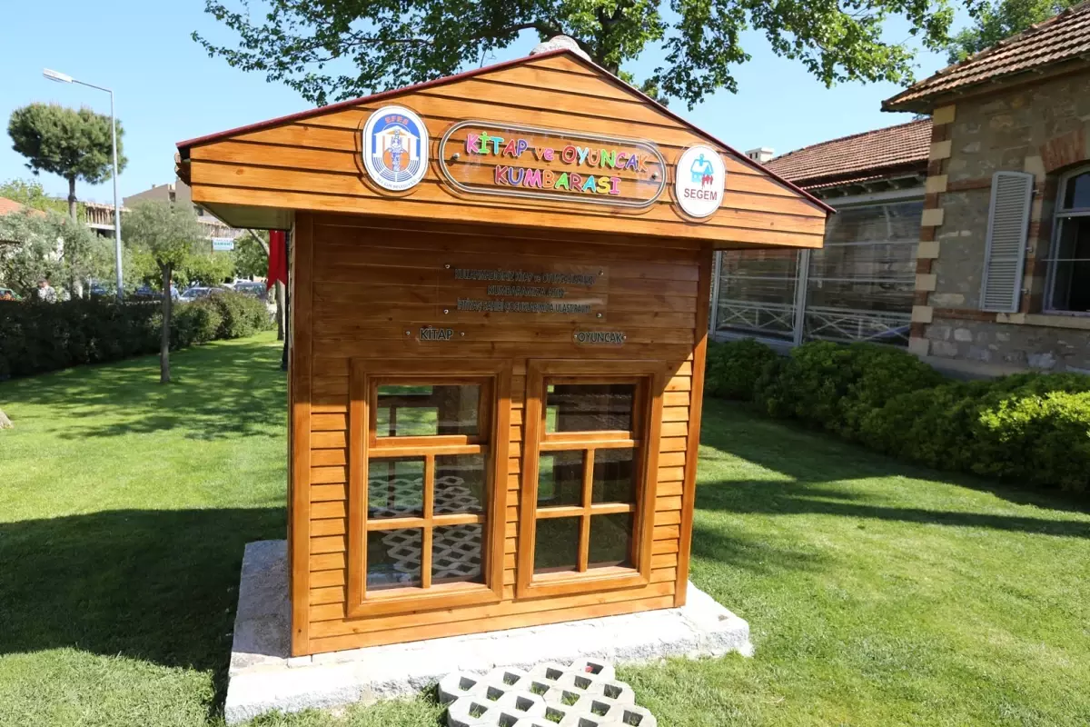 Selçuk Belediyesi\'nden Kitap ve Oyuncak Kumbarası