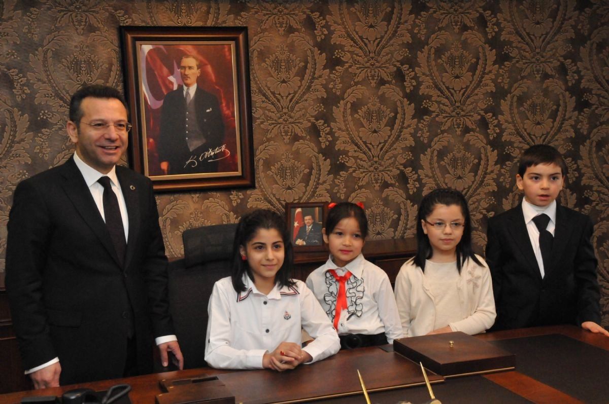 Vali Aksoy, Makamını Burcu Sinem Kablan\'a Devretti