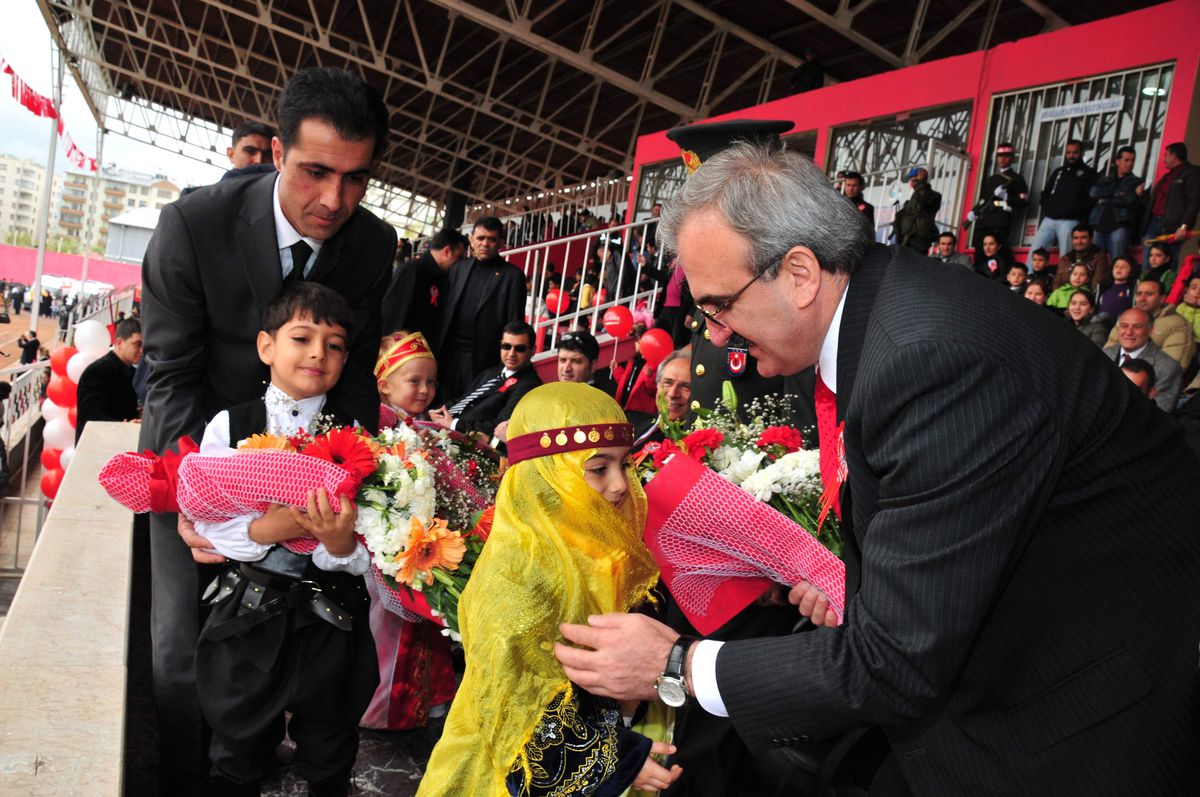 Vali Karaloğlu\'ndan 23 Nisan Ulusal Egemenlik ve Çocuk Bayramı Mesajı