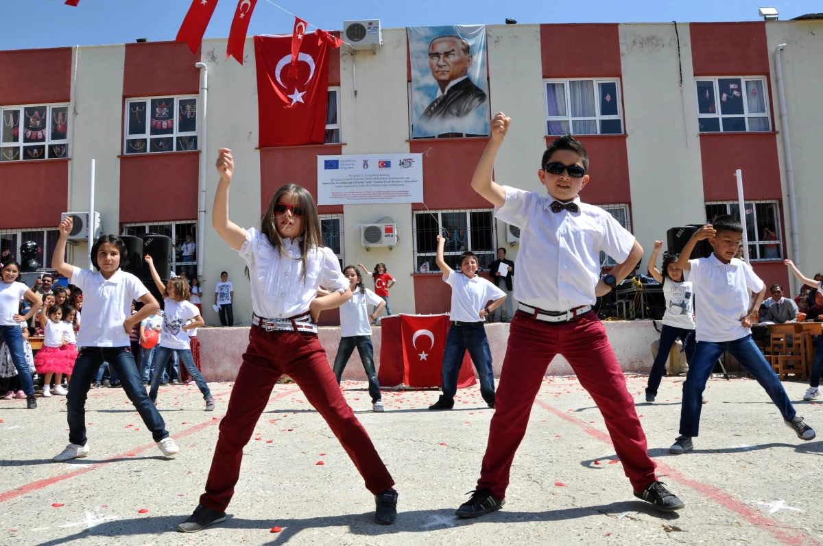 23 Nisan AB Çocuklarıyla Şenliğe Dönüştü