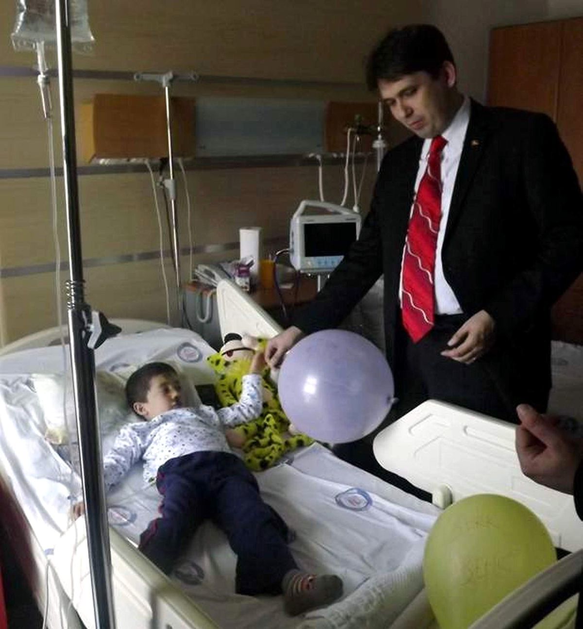 AK Parti\'den Hasta Çocuklara 23 Nisan Hediyesi