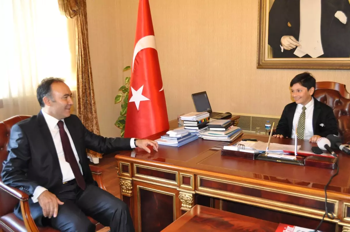 Antalya\'da 23 Nisan Coşkuyla Kutlandı