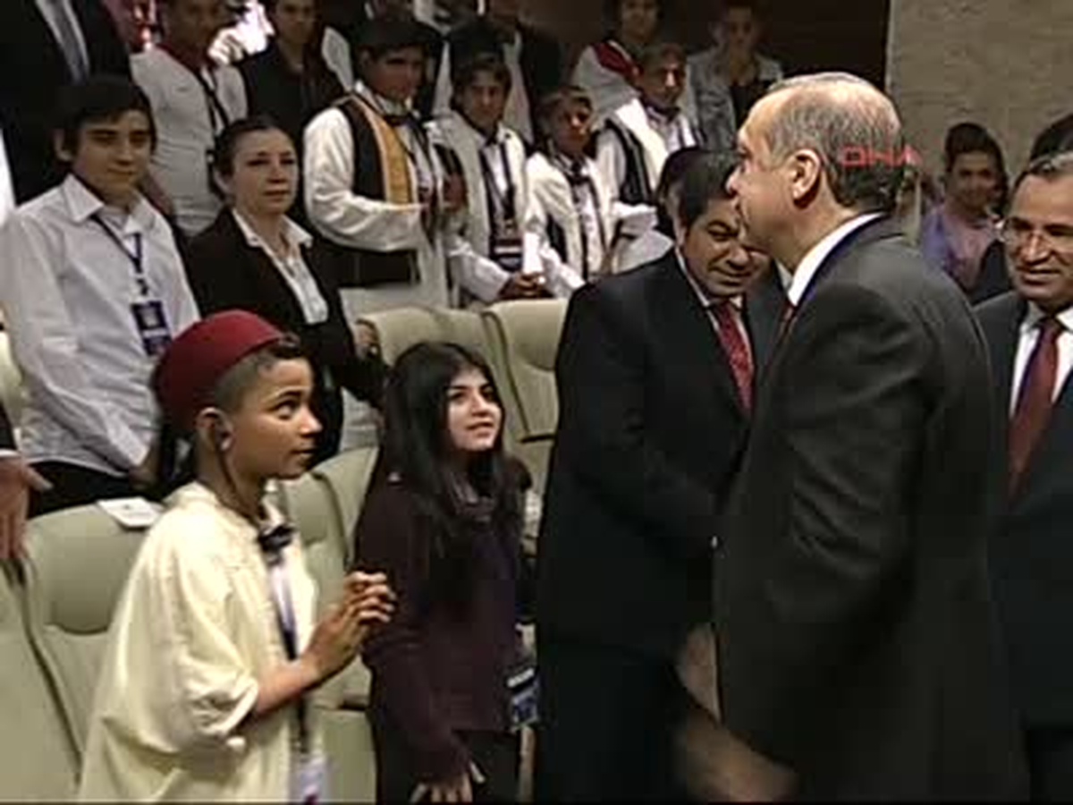 ) Başbakan Erdoğan, Yabancı Çocukları Kabul Etti Başbakan Erdoğan, Yabancı Çocukları Kabul Etti