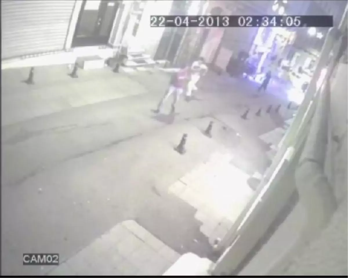 Beyoğlu\'ndaki Cinayet Güvenlik Kamerasında