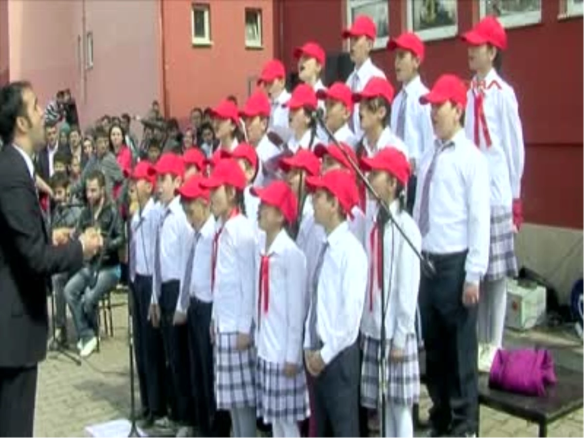 Bingöl\'de Minik Öğrencilerden Büyük Gösteri