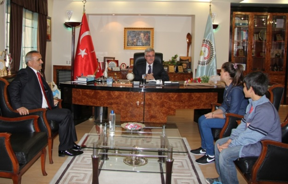 Çağlayan, Makamını Öğrencilere Devir Etti
