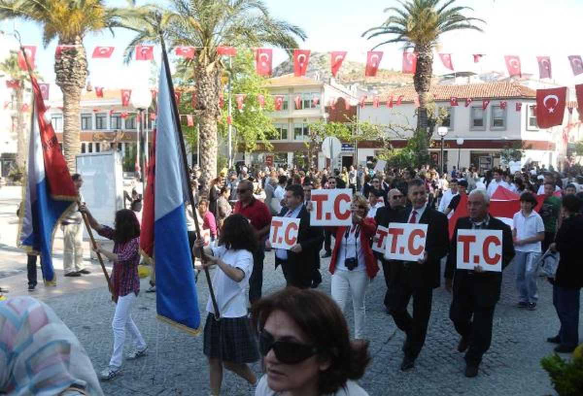 Çeşmeliler\'in T.C. Korteji
