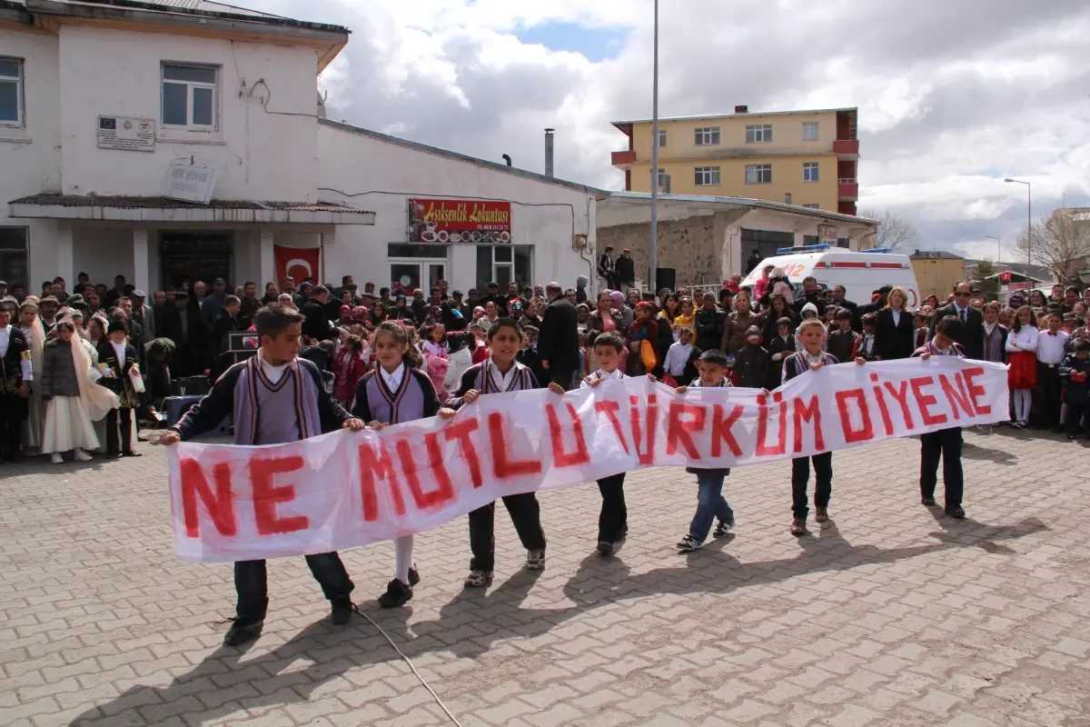 Çıldır\'da 23 Nisan Coşkusu