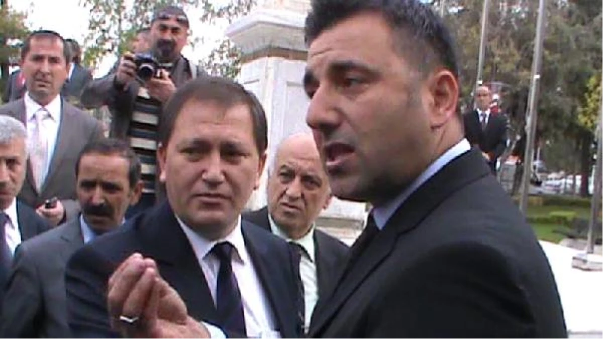 CHP İl Başkanı, Tören Alanını Terk Etti