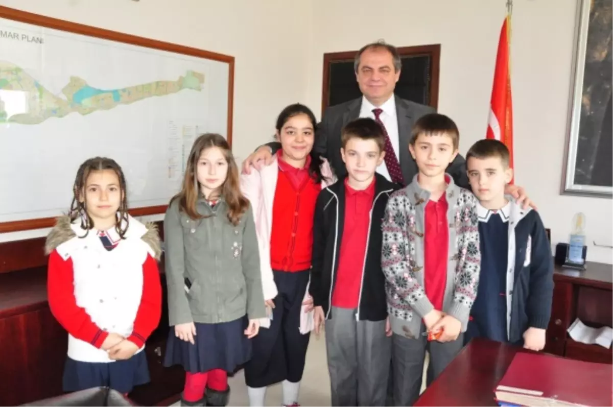 Dalgıç, Küçük Öğrencinin Sorularını Cevapladı