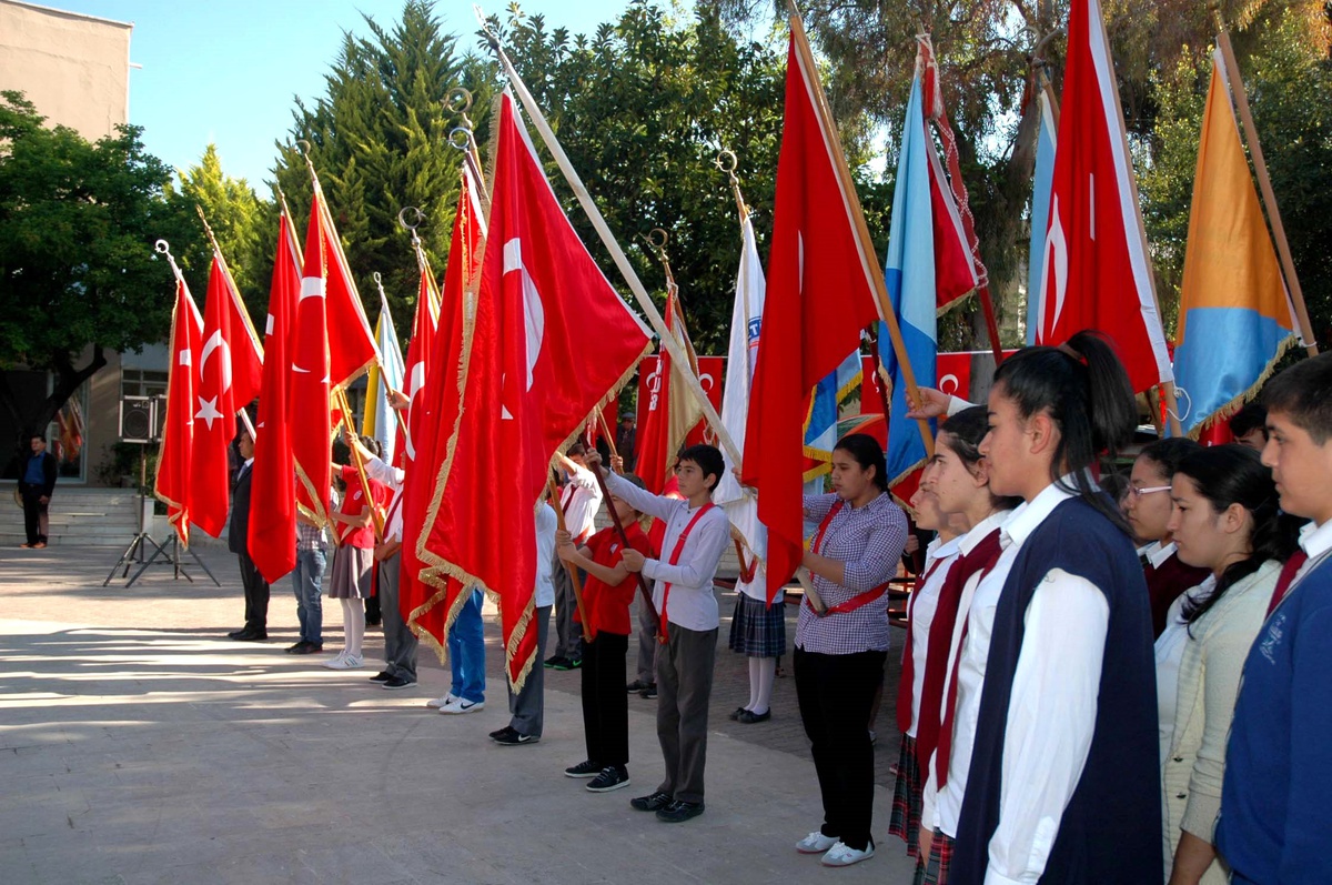 Demre\'de Coşkulu 23 Nisan Kutlamaları