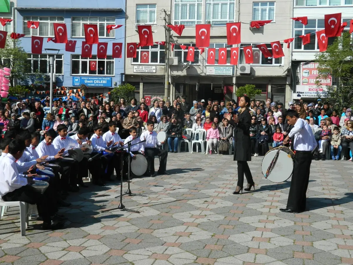 Hayrabolu\'da 23 Nisan Ulusal Egemenlik ve Çocuk Bayramı Törenlerle Kutlandı