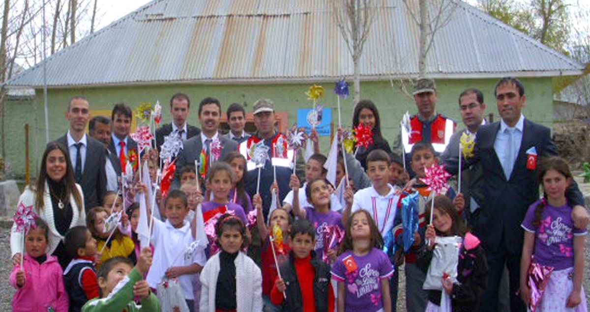 Jandarma 23 Nisan\'da Çocukları Unutmadı