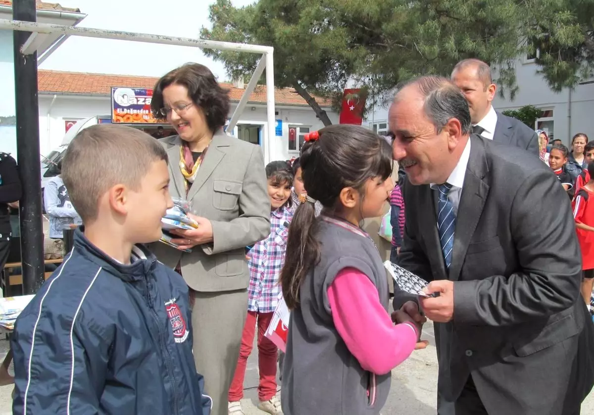 Kadıköy ve Akçay\'da 23 Nisan Ulusal Egemenlik ve Çocuk Bayramı Coşkuyla Kutlandı