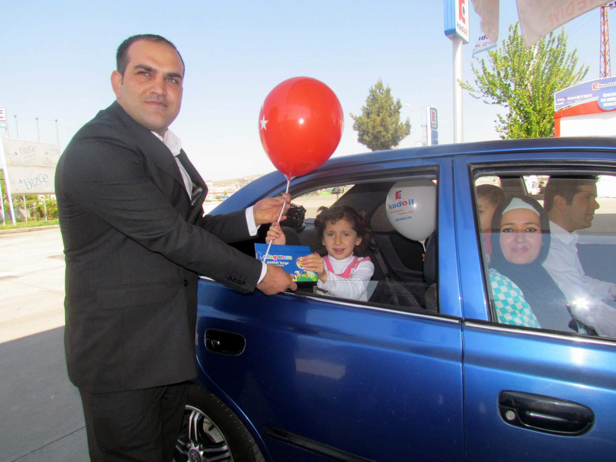 Kadoil Petrol\'den Çocuklara 23 Nisan Hediyesi