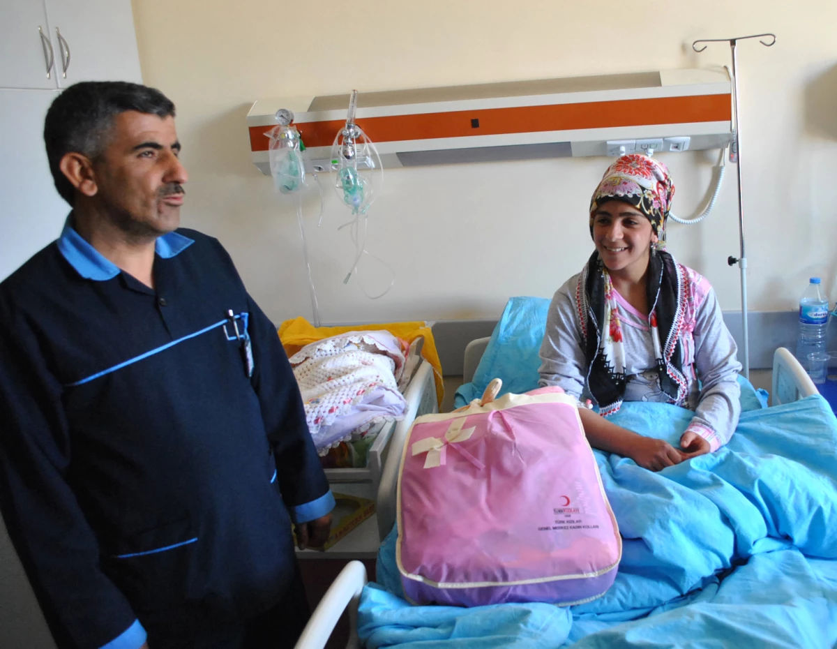 Kızılay\'dan 23 Nisan\'da Doğan Bebeklere Hastane Paketi