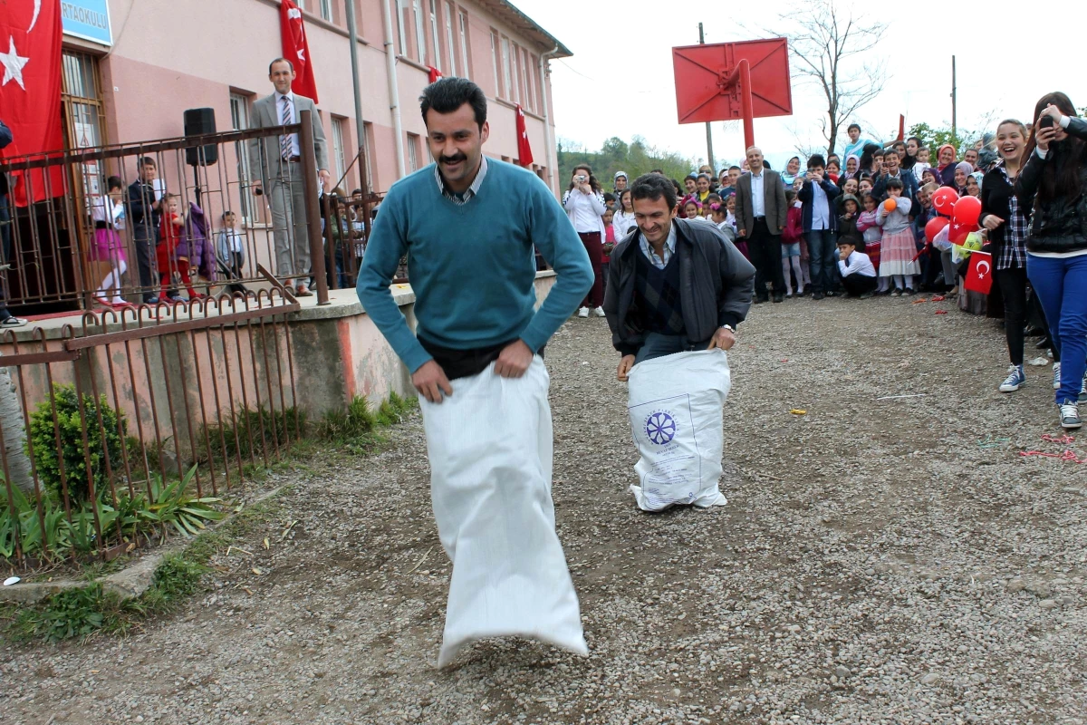 Köy Okulunda 23 Nisan Coşkusu