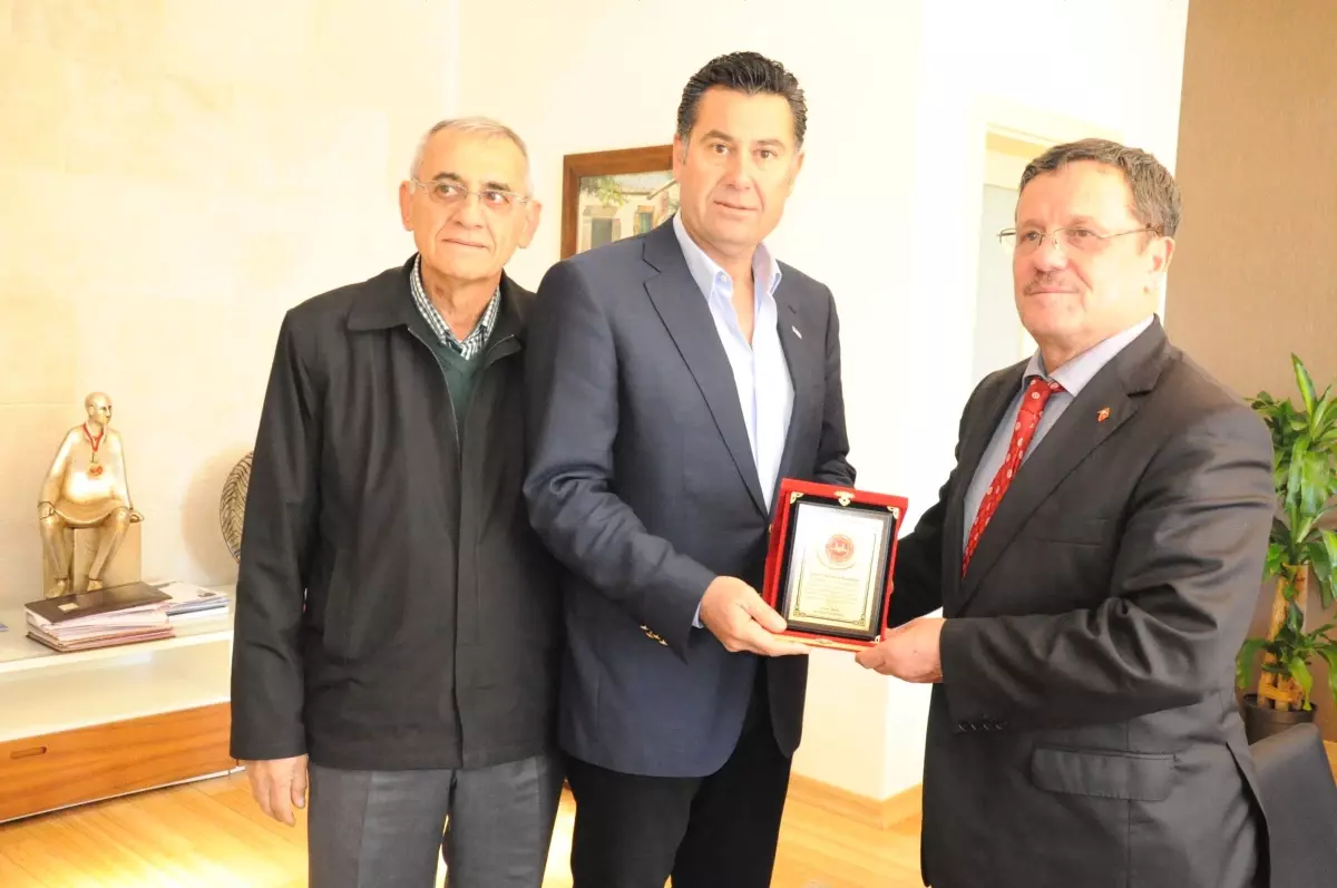 Müftü\'den Bodrum Belediye Başkanı Kocadon\'a Teşekkür Plaketi