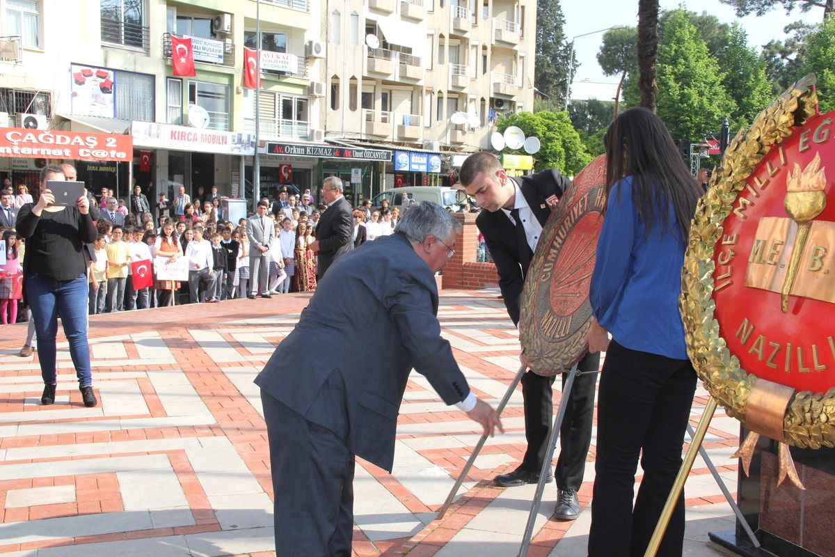 Nazilli\'de Çelenk Krizi