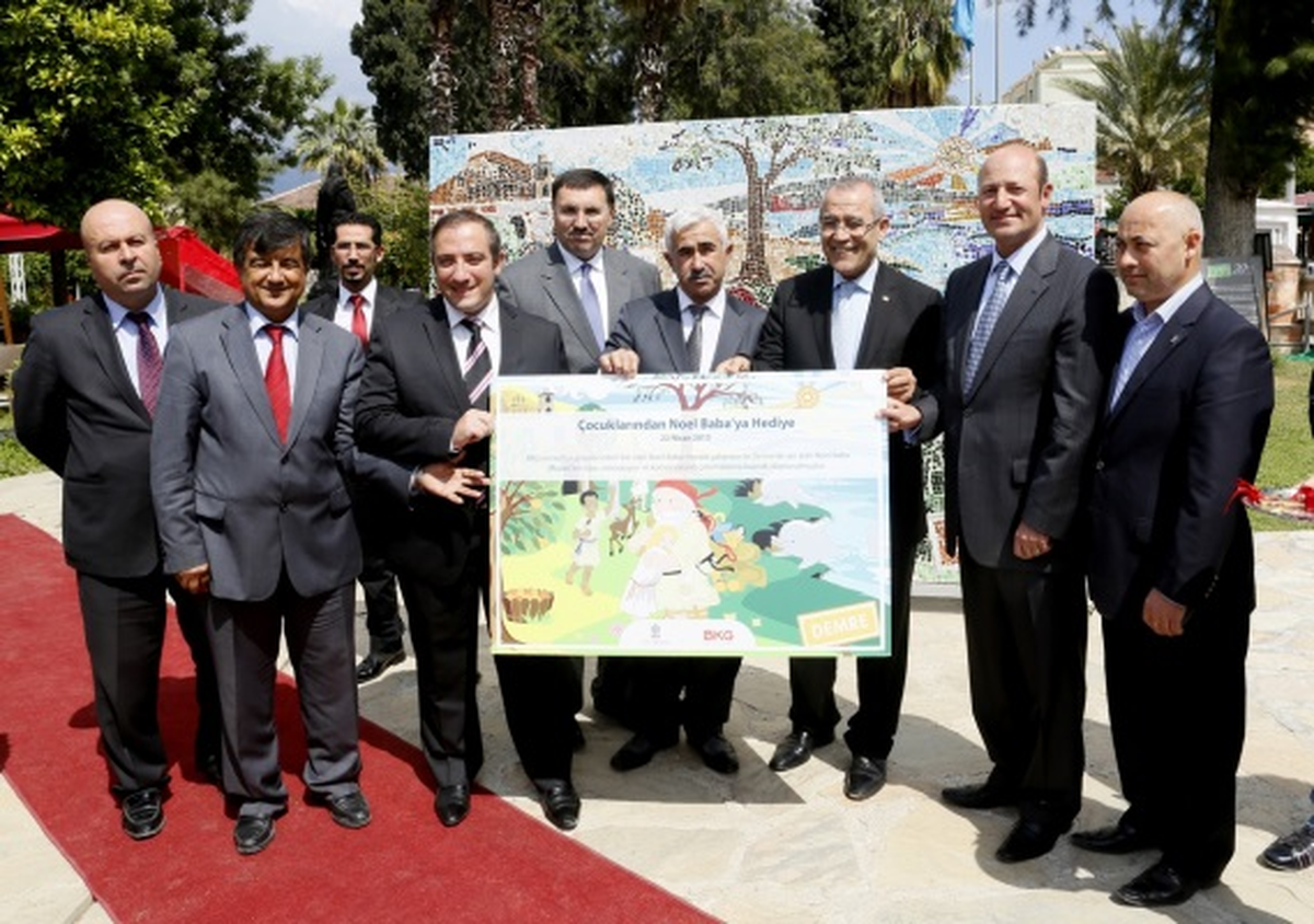Noel Babaya Hediye Verme Sırası Çocuklarda