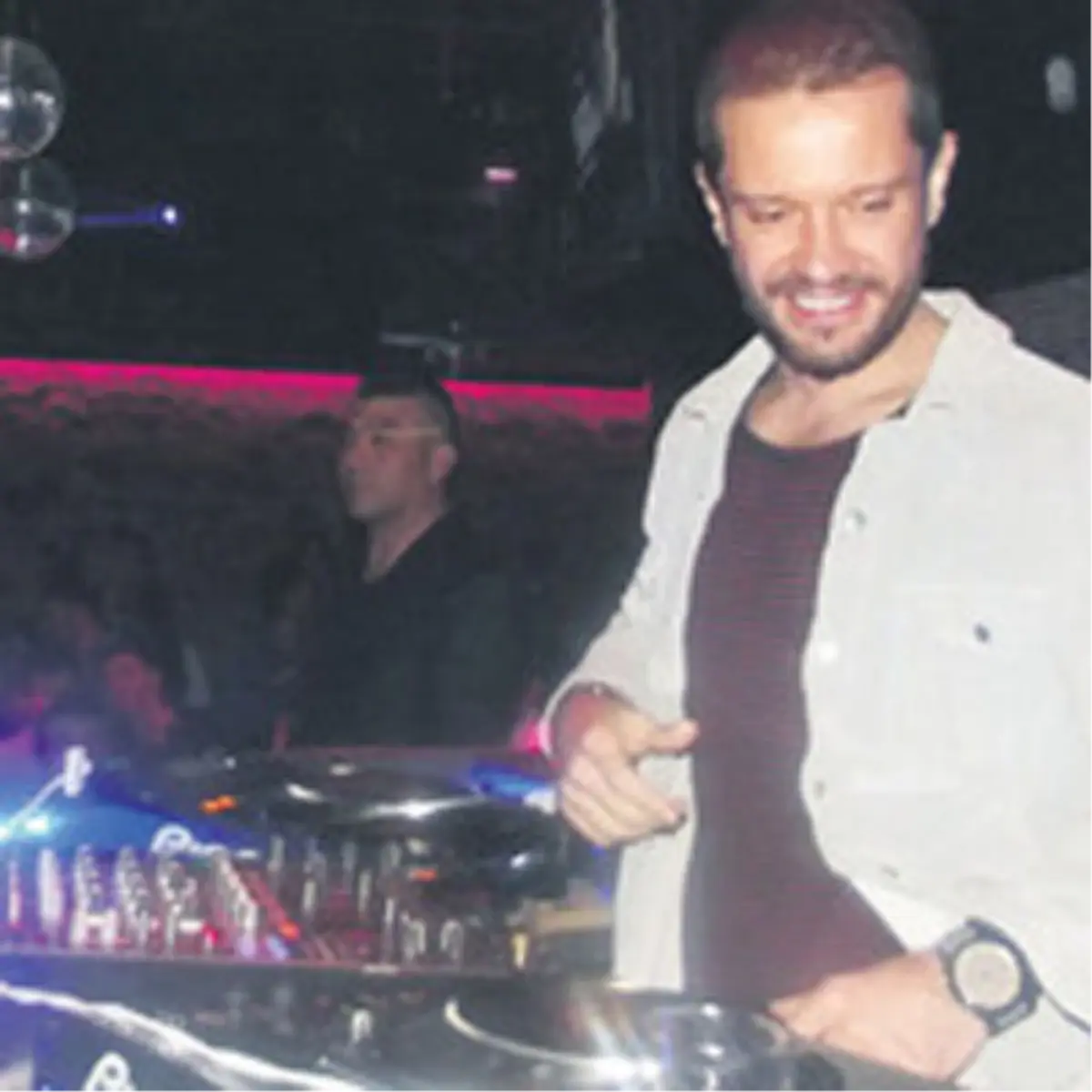 Ozan Doğulu Çaldı Eşi Oynadı