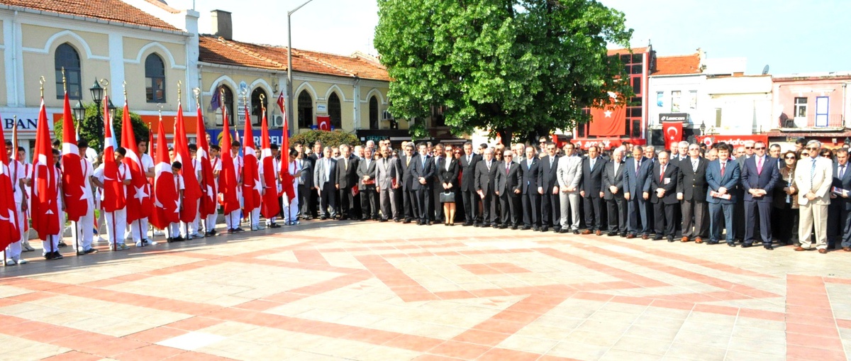 Selimiye Meydanı\'nda 23 Nisan Coşkusu
