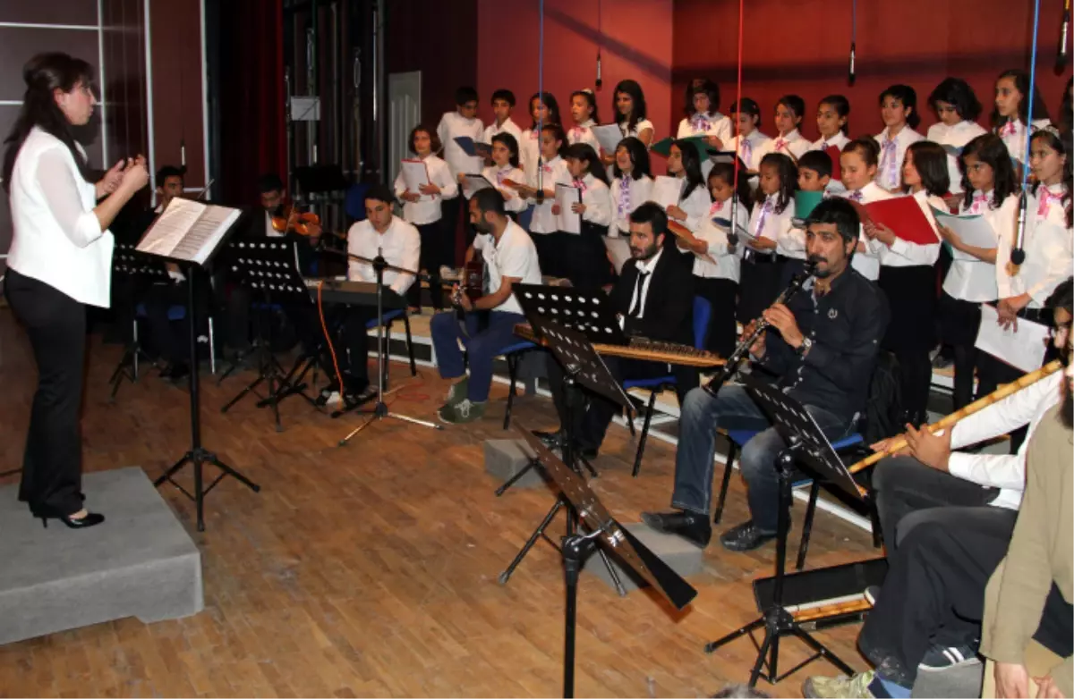 Sokakta Çalışan Çocuklardan Konser