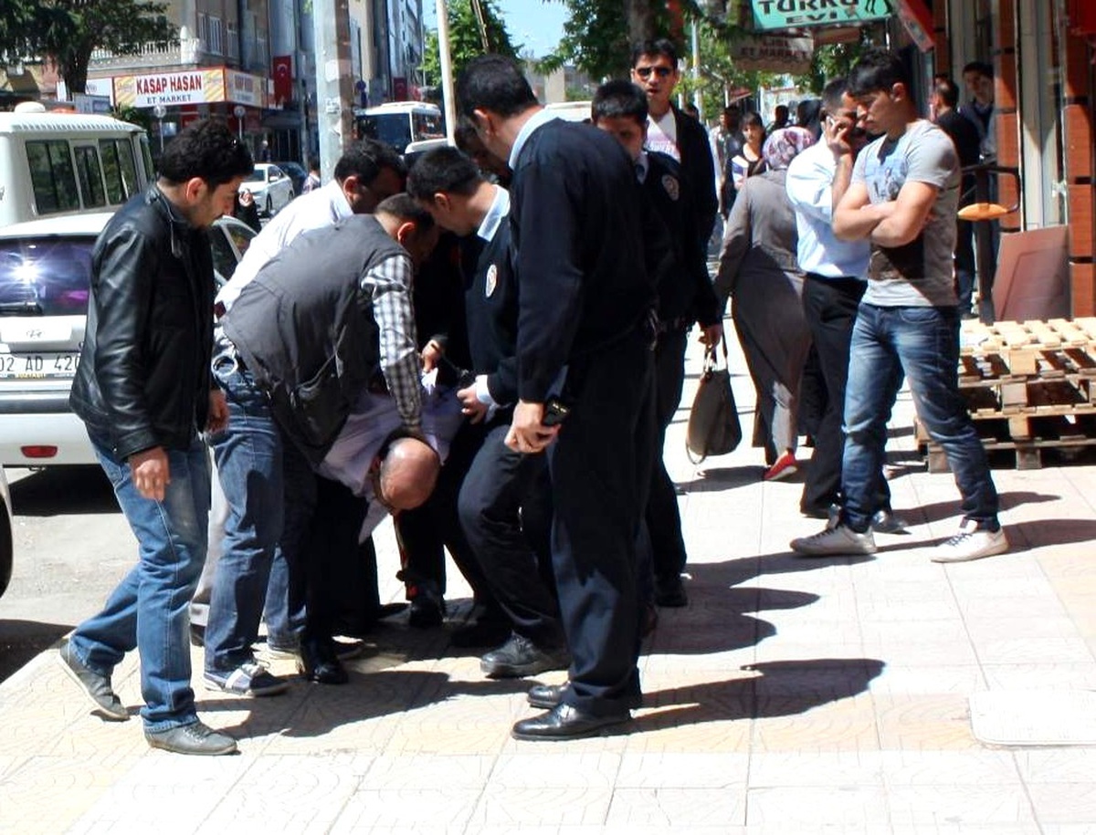 Bankalara Girerek Küfür Eden Şahıs Yakalandı