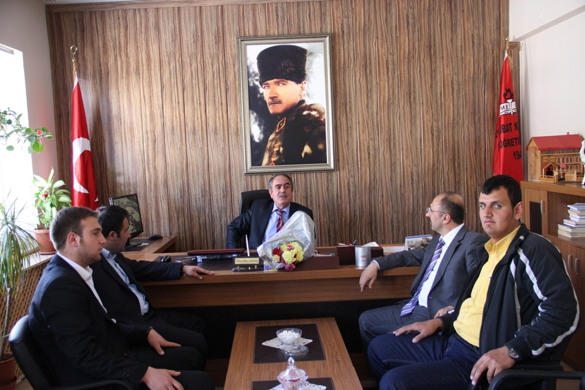 Bayburt Gençlik Meclisi 23 Nisanda Okullarda Düzenlenen Etkinliklere Katılarak Çocukların Bayramını...