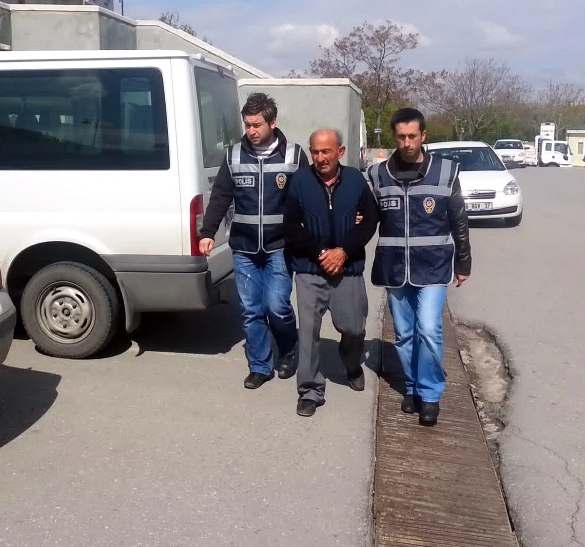 Cemaati \'Tırnaklayan\' Dolandırıcı Kameraya Yakalandı