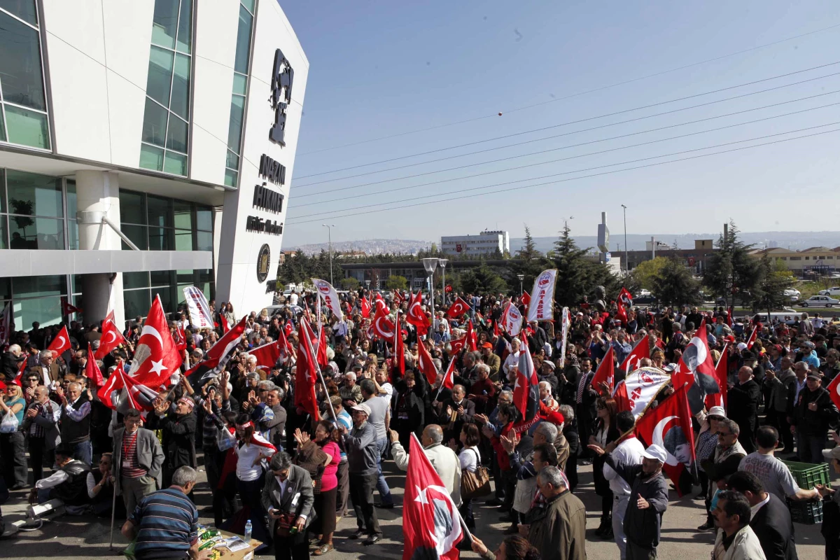 Cindoruk: "Terör Örgütü Gazilerden Özür Dilemeli"