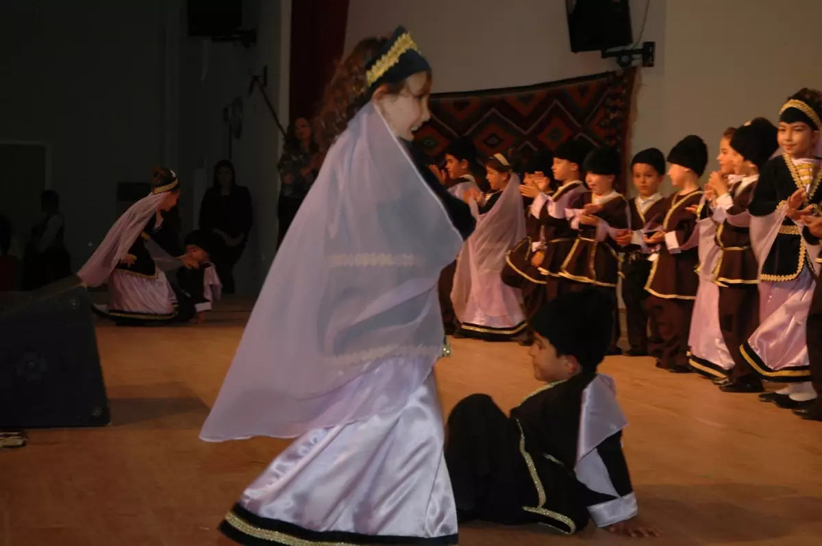 Demre Halk Eğitim Merkezi\'nden 23 Nisan Şenliği