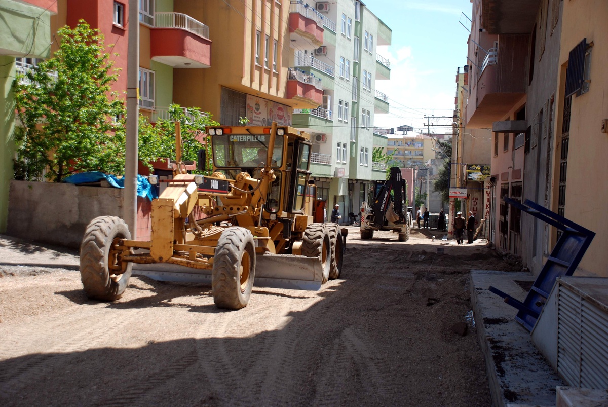 Kahta Belediyesi\'nin Yol Çalışmaları Sürüyor