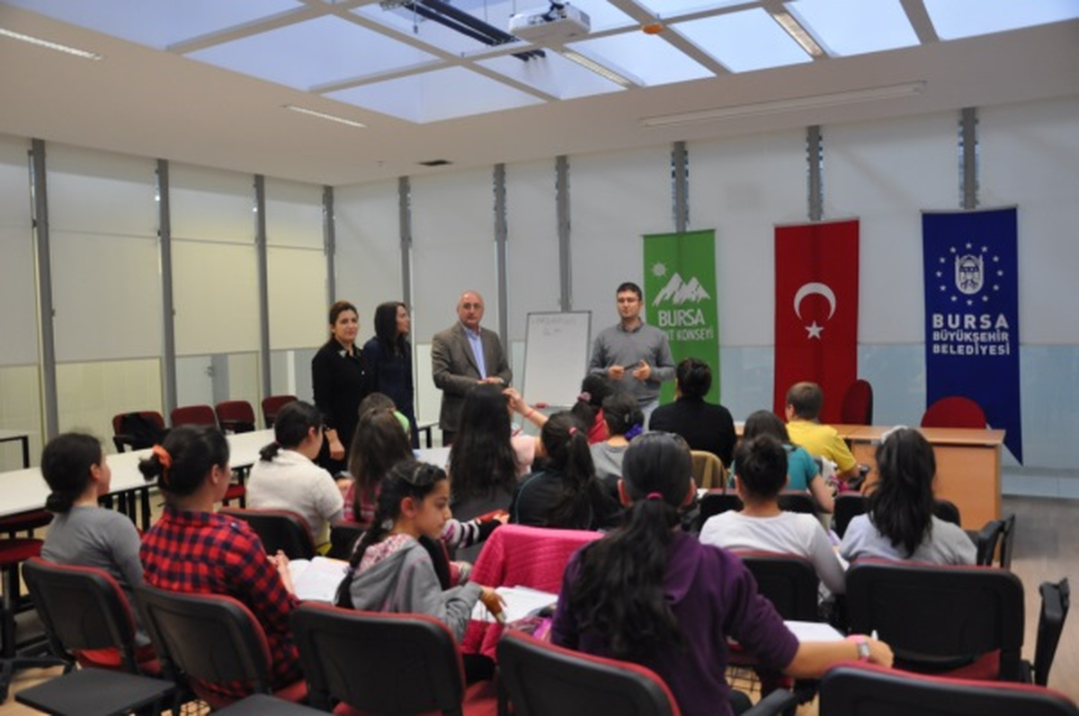 Kent Konseyi Çocuklara İngilizce Öğretiyor