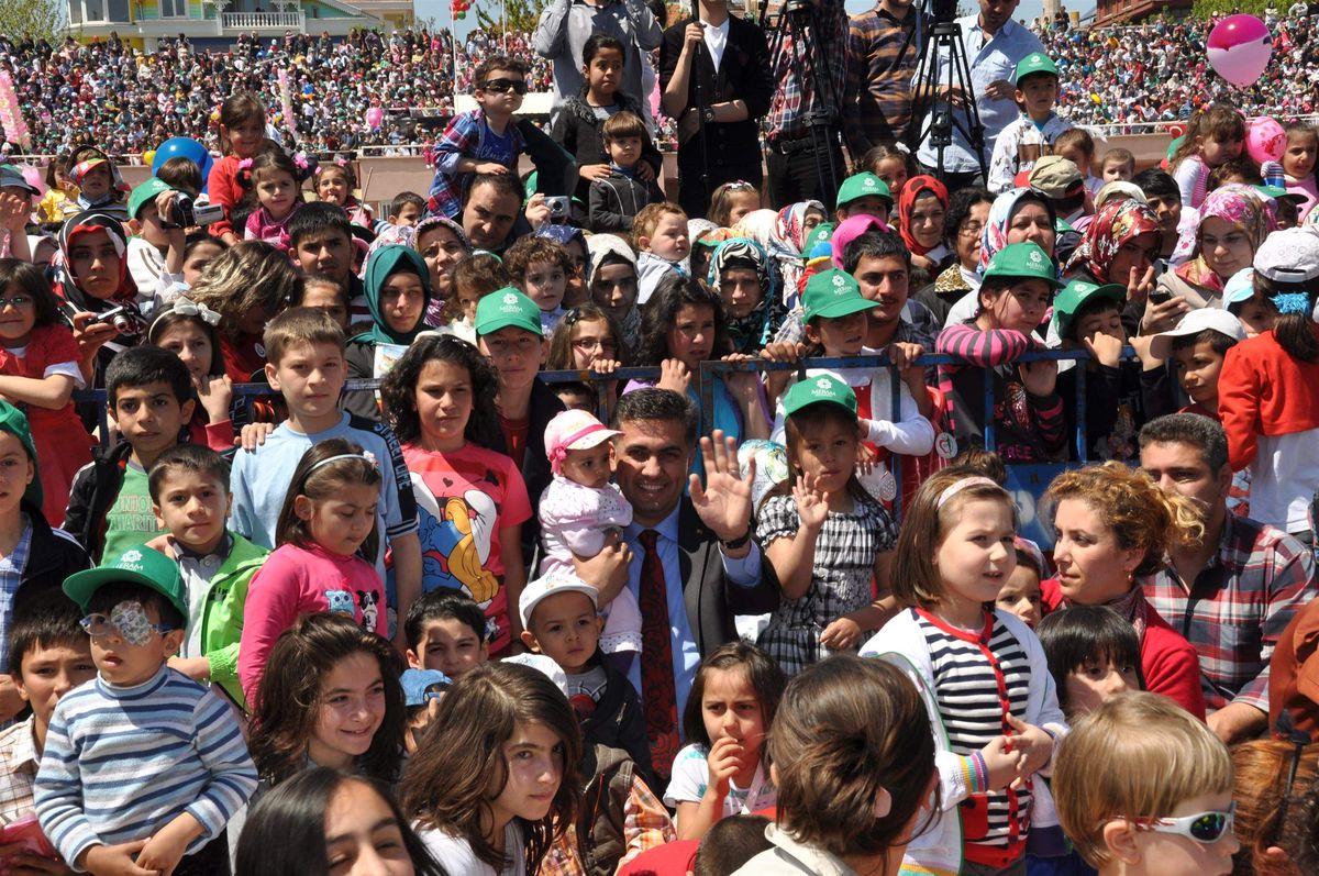 Konya\'da Pepee Konseri\'ne Binlerce Çocuk Katıldı