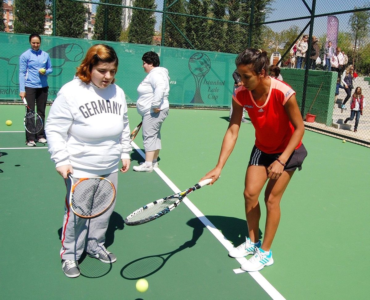 Milli Tenisçilerden Özel Çocuklara Tenis Dersi